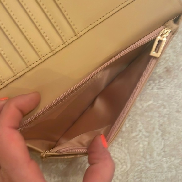 Brand New Guess Brown w/ Orange Detail & Gold Tone Accents Trifold Snap Wallet - Picture 15 of 16